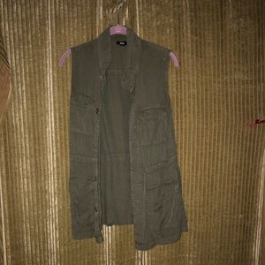 Sleeveless cardigan vest